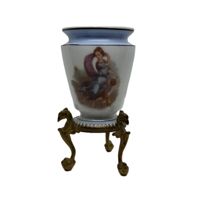 Victorian Egg Pedestal With Bronze Stand