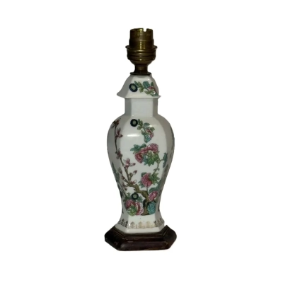 Mid-20th Century Chinese Porcelain Table Lamp